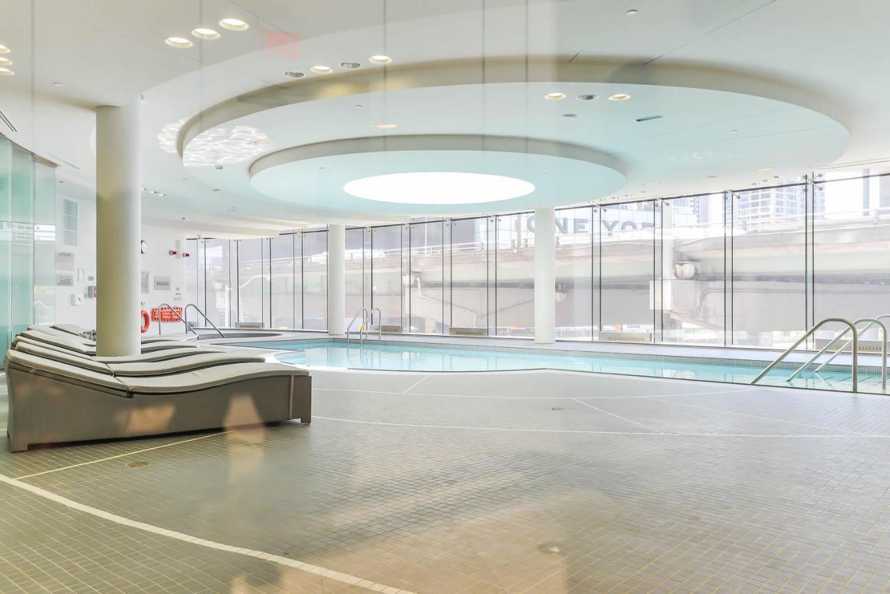 Condo Downtown, Cn Tower, Financial District Toronto Bagian luar foto